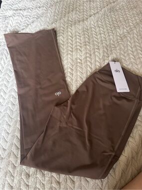 Alo High-Rise Leggings in Chocolate Brown